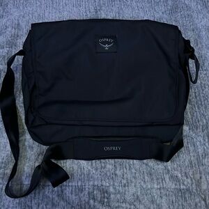 Osprey Aoede Messenger bag. 7L. Black